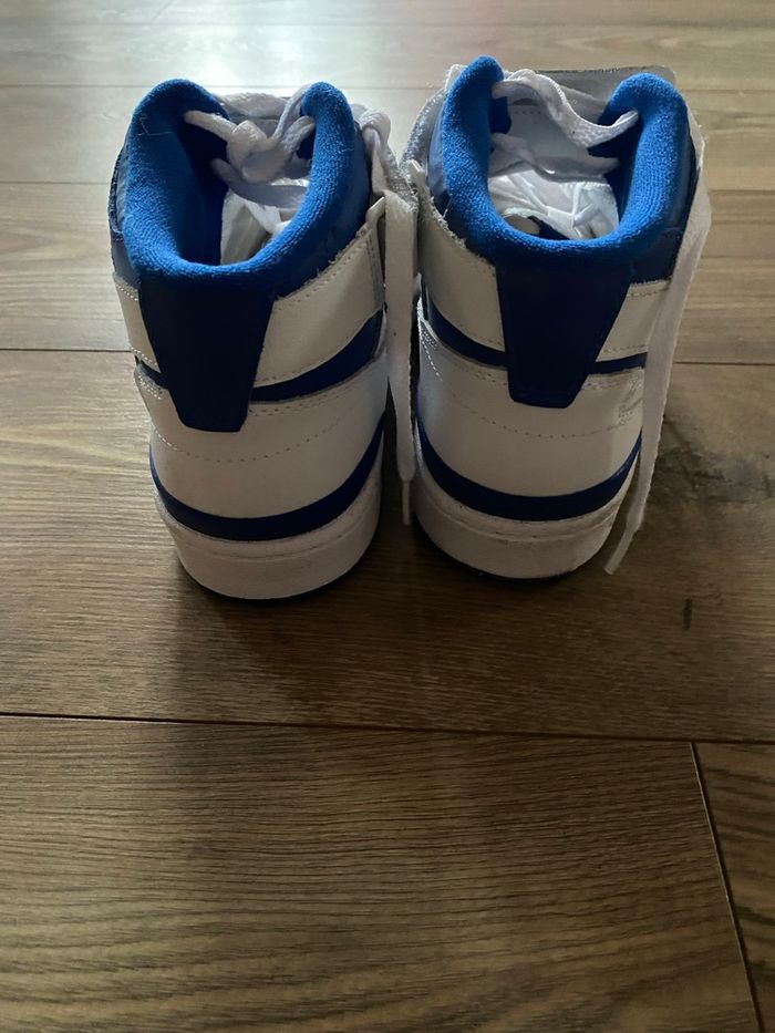 Baskets Adidas blanches et bleues T37 1/3 - photo numéro 4