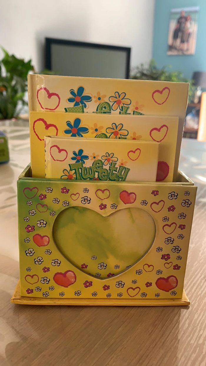 Ensemble de petits cahiers tweety avec support