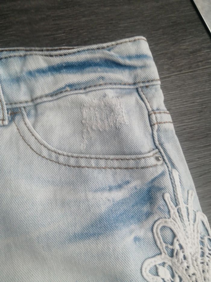 Short en jean à dentelle + effet usé T. 34 - photo numéro 4