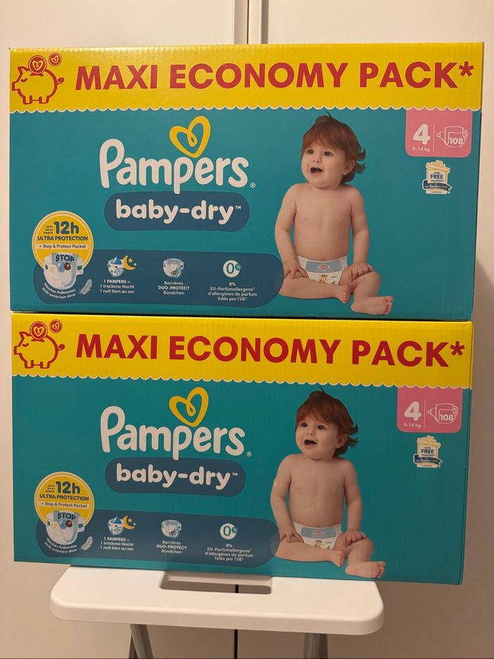 216 couches Pampers taille 4