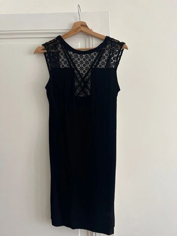 Petite robe noire et dentelle Sandro