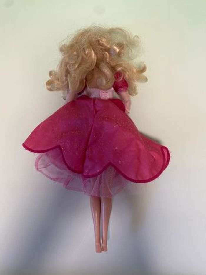 Barbie ballerine les 12 princesses bon état vendu avec piles - photo numéro 6