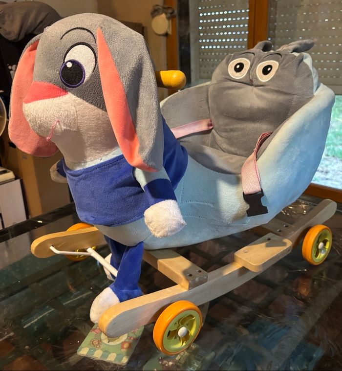 Jouet peluche lapin à bascule ou à roulettes