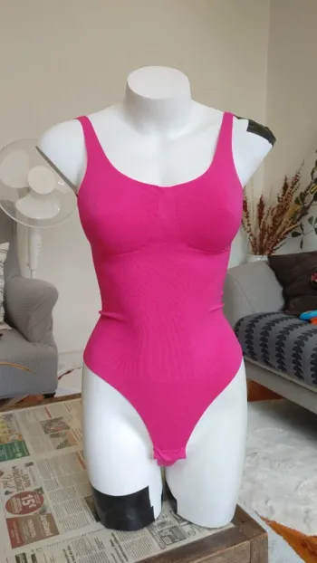 Body décolleté string gainant rose fushia