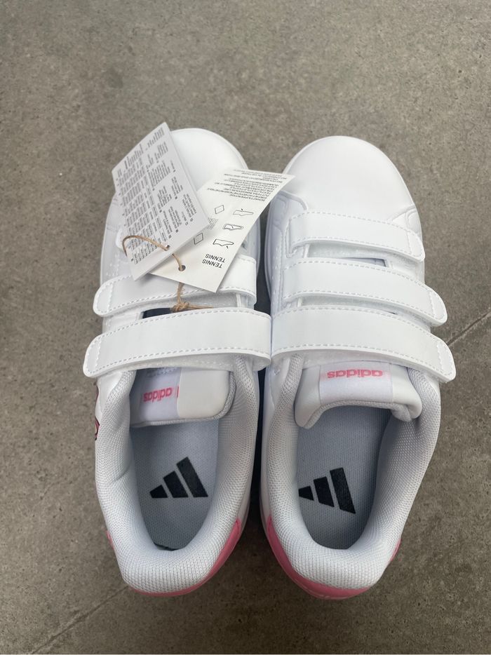 Basket adidas rose Labubu - photo numéro 2