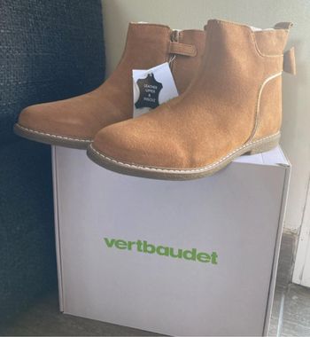 Bottines marron avec noeuds papillon à l’arrière