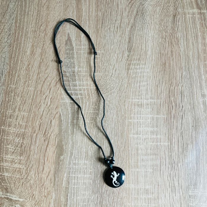 Collier lézard • noir 🌿