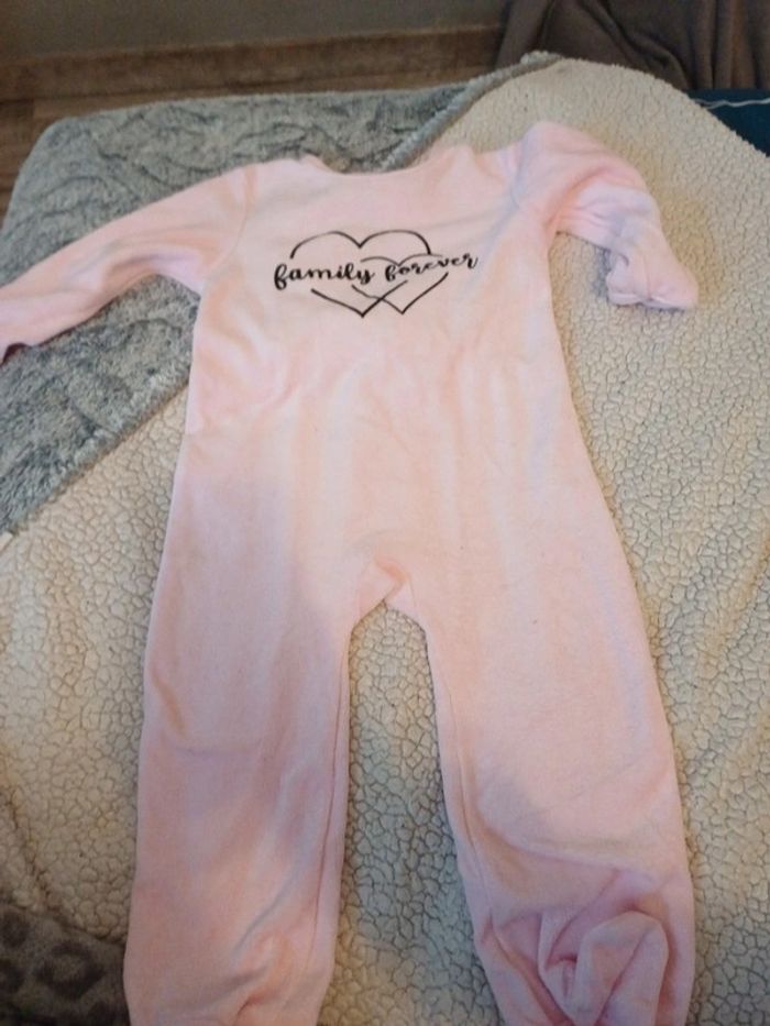 2 pyjamas et 1 body 24 mois - photo numéro 4