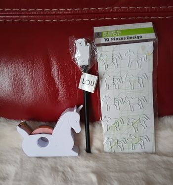 Papeterie Enfant:Crayon fantaisie +Dévidoir scotch Licorne +Trombones Chevaux