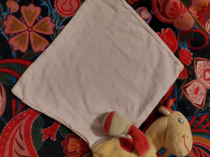 #1 Sucre d'orge - doudou mouchoir Cajou la girafe - photo numéro 6