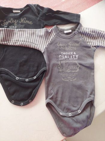 Lot de 2 body absorba "vintage " 3mois