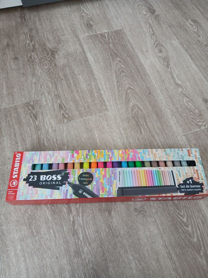 Coffret de 23 surligneurs stabilo boss neuf - photo numéro 3