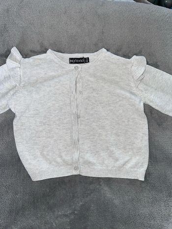 Gilet avec petite tache épaule droite