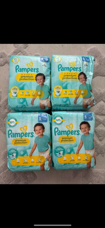 Lot de 4 paquets de couches Pampers taille 5
