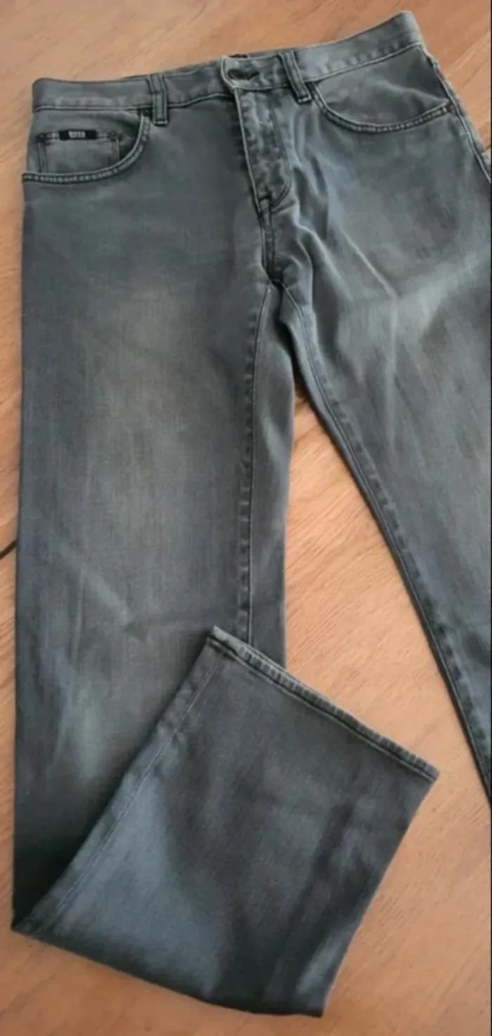 Jeans Hugo Boss 31/32 - photo numéro 2