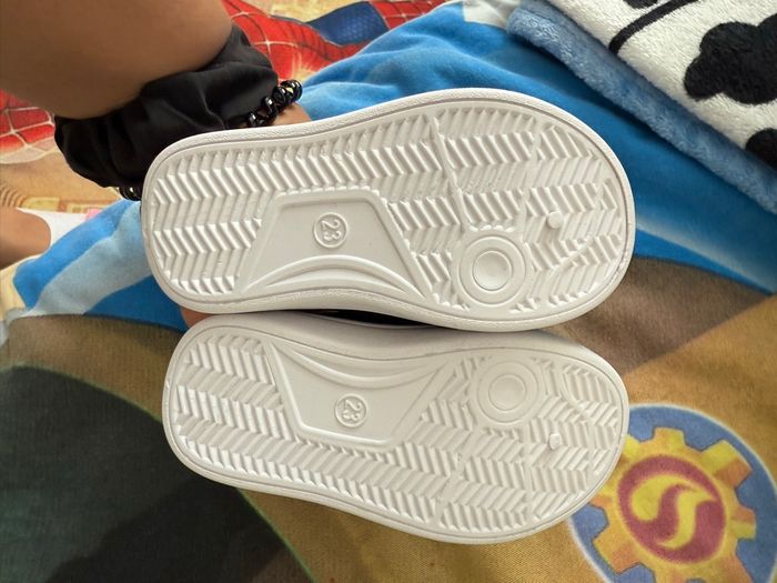 Chaussures taille 21 - photo numéro 3