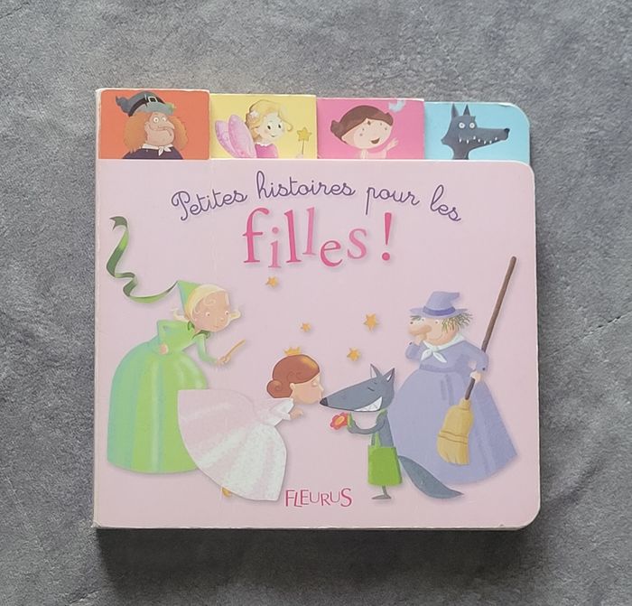 Petites histoires pour les filles Marianne Barcilon (Illustrations), Virginie Guérin (Illustrations