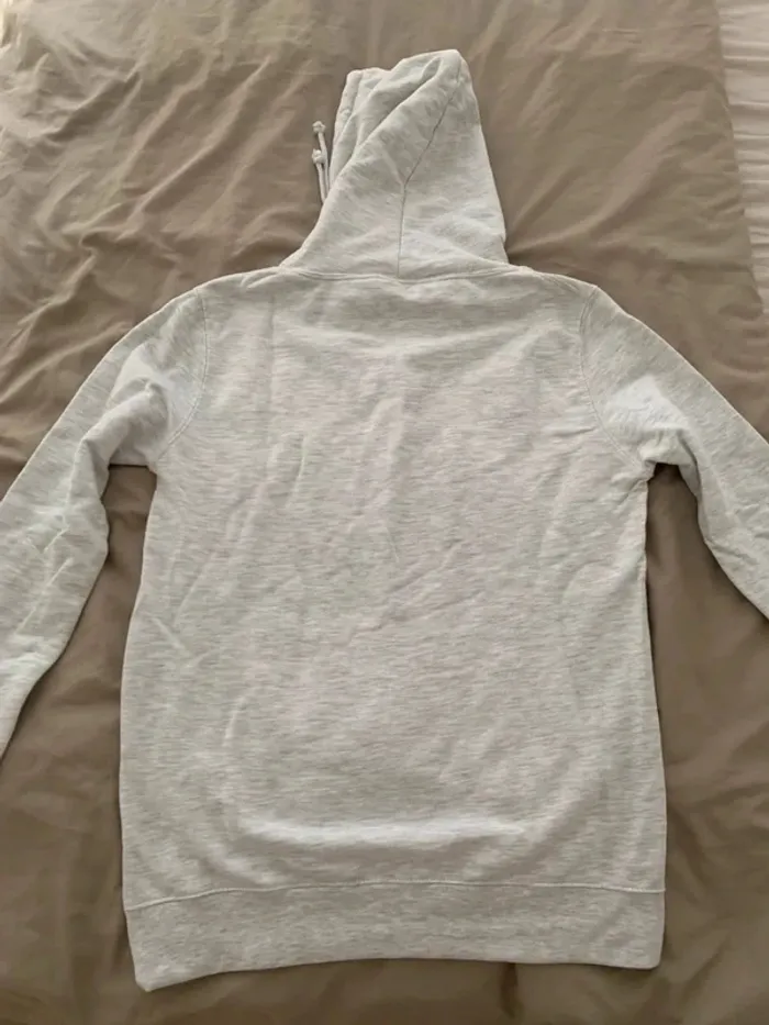 Sweat à capuche gris clair basique – très bon état, taille M - photo numéro 10