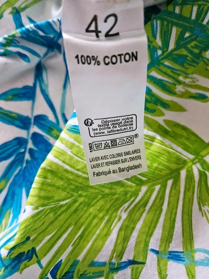 Short imprimé feuilles Taille 42 Neuf - photo numéro 5