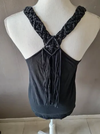 Débardeur noir franges