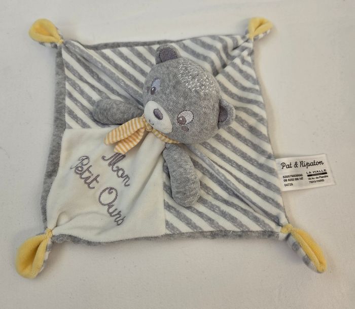 Doudou ours carré plat blanc et gris rayé- Mon Petit Ours - Pat & Ripaton