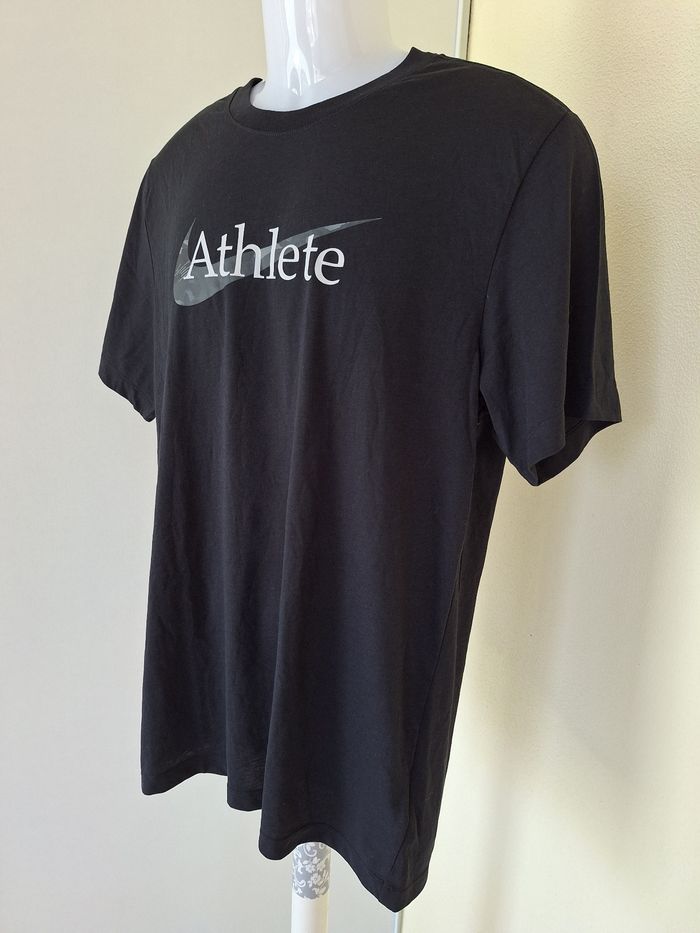 T-shirt taille M Nike - photo numéro 2