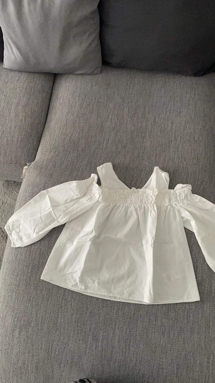 Chemisier blanc épaules apparantes