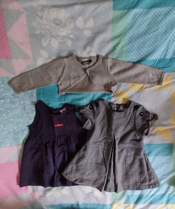 Lot robes/gilet fille