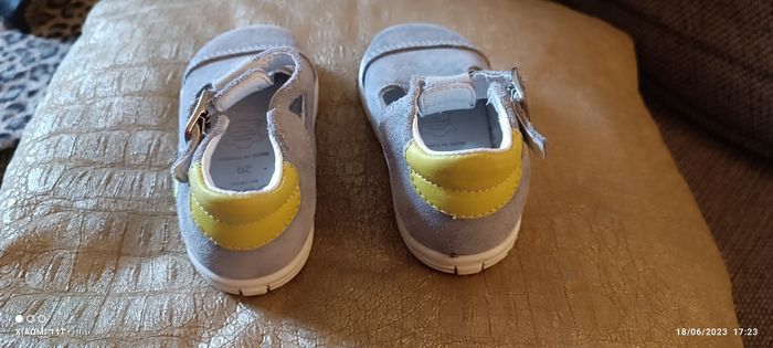 Chaussures d'été garçon pointure 20 - photo numéro 4