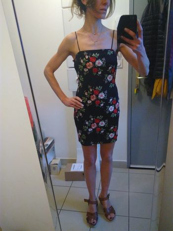 Robe38 noire fleurie 34