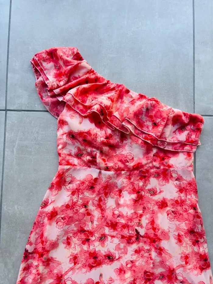 Magnifique robe longue asymétrique fleurie corail neuve - photo numéro 2