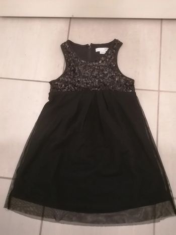 Robe de fête portée une fois comme neuve taille 5 ans