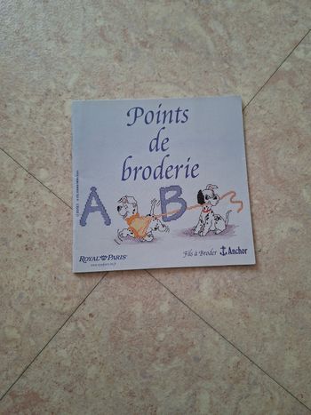 petit livre points de broderie