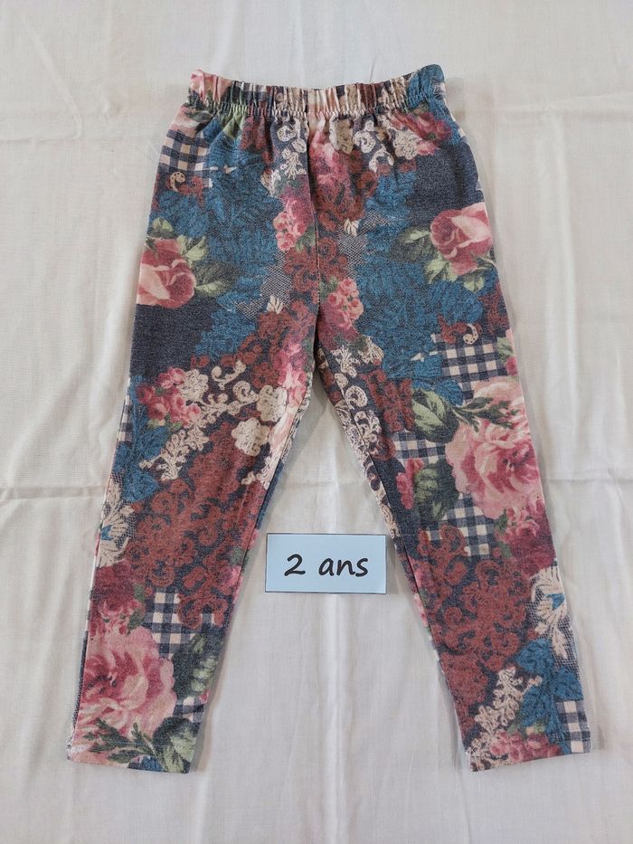 Pantalon noir motif fleur multicolors taille 2 ans/24 mois