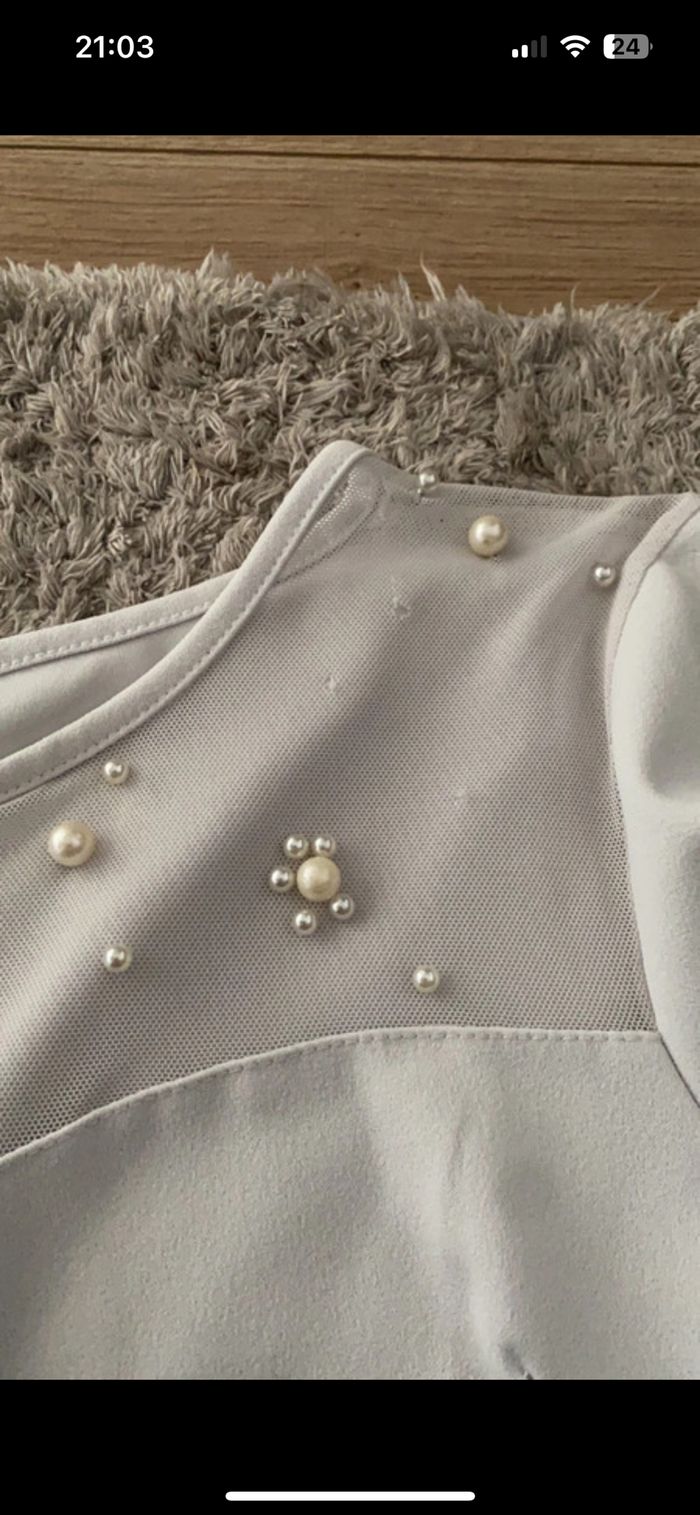 Pull avec perles ( manque étiquette avec taille) - photo numéro 2