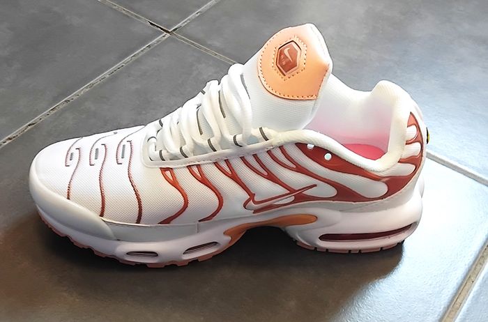 nike air max plus TN Blanche et rose neuve taille 39 - photo numéro 4