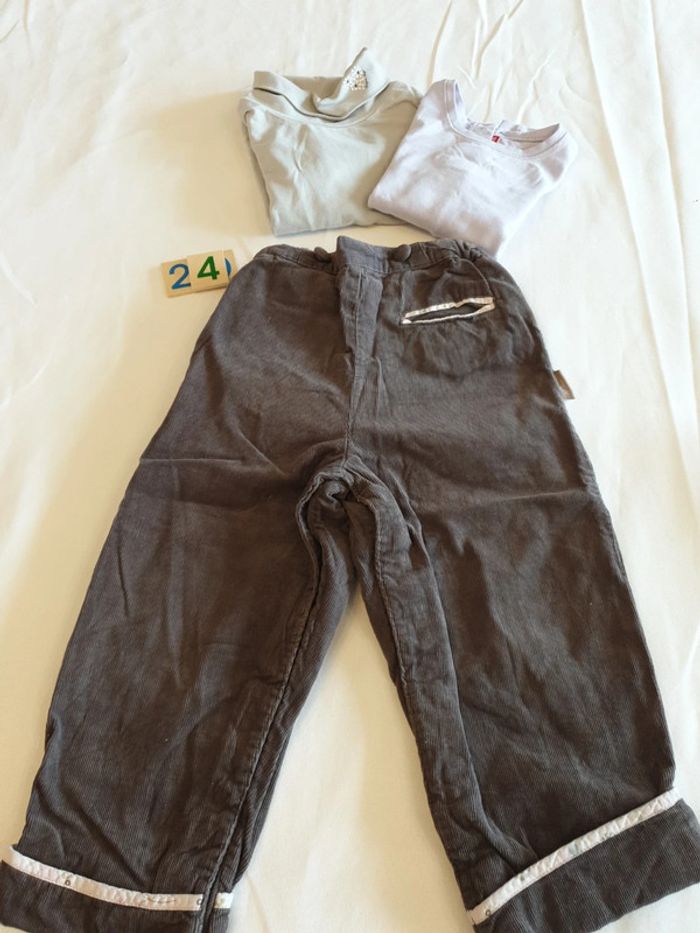 Lot pantalon 2 t-shirts