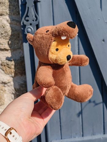 Peluche Winnie l'ourson deguisé en ours brun