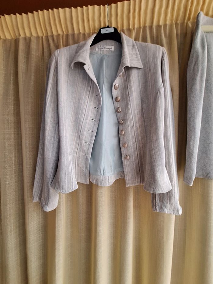 Enssemble tailleur jupe - photo numéro 2