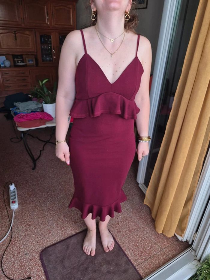 Robe uni à bretelle et volant