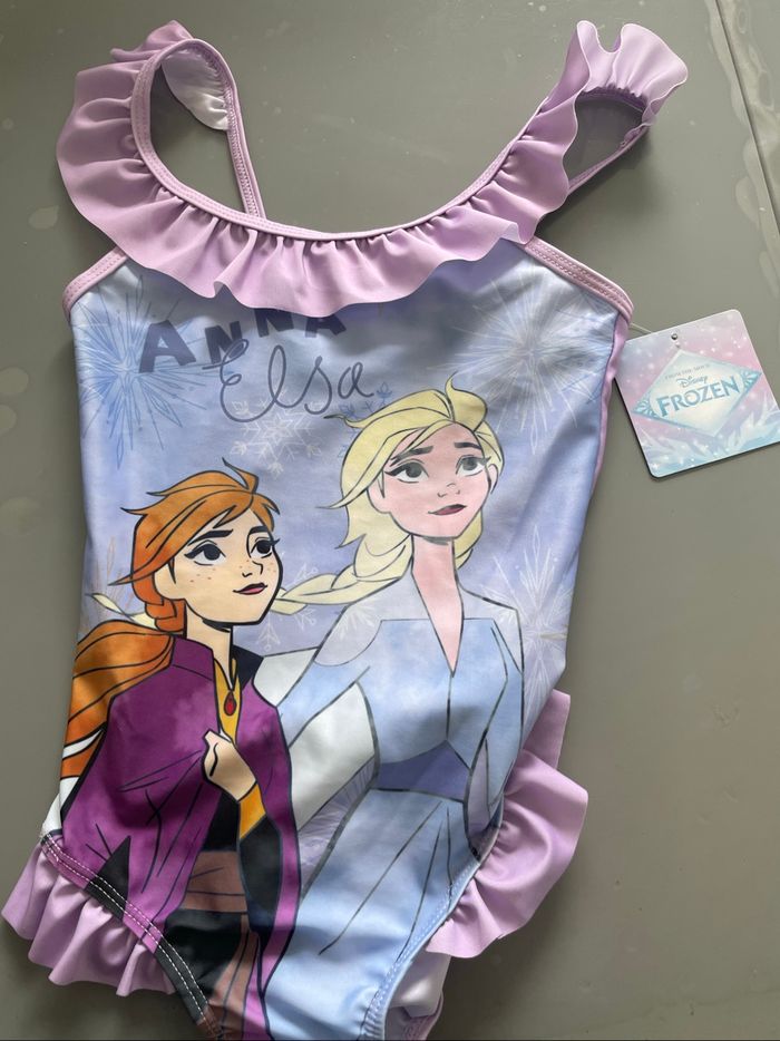Beau maillot de bain 1 pièce Disney Reine des Neiges T 7-8 ans 8 ans Neuf étiquette - photo numéro 3
