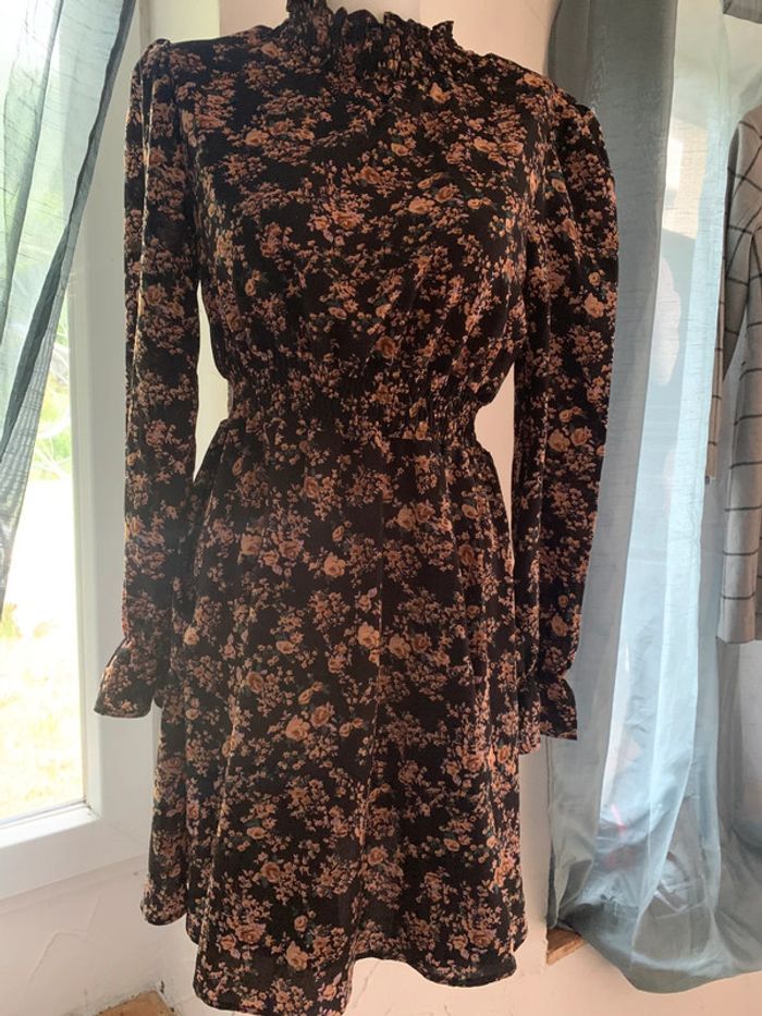 Robe SHEIN noir fleurie taille M - photo numéro 2