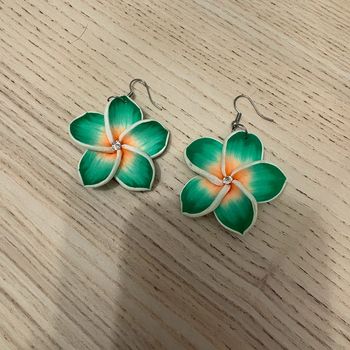 Boucles d’oreilles fleurs • vertes 🌿