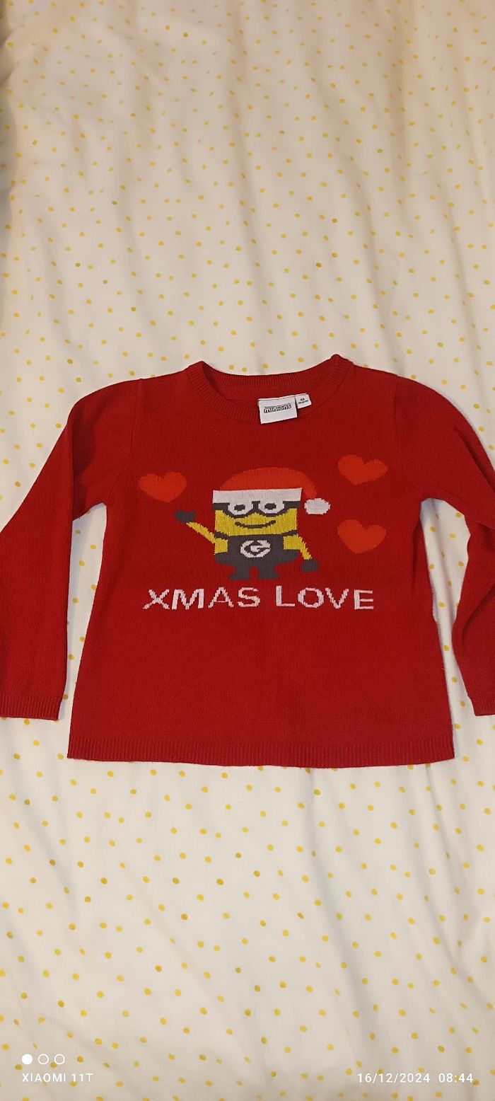 Pull noël les minions illumination 4 ans très bon état - photo numéro 5