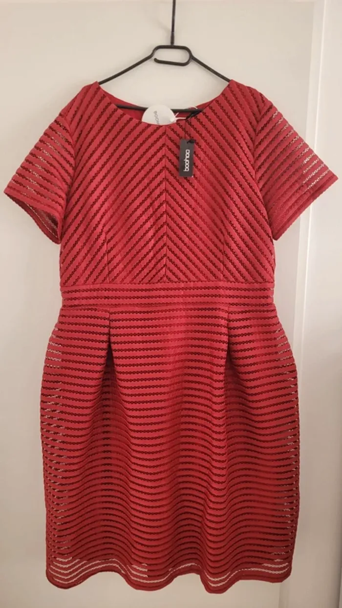 Robe patineuse bordeaux Boohoo neuve