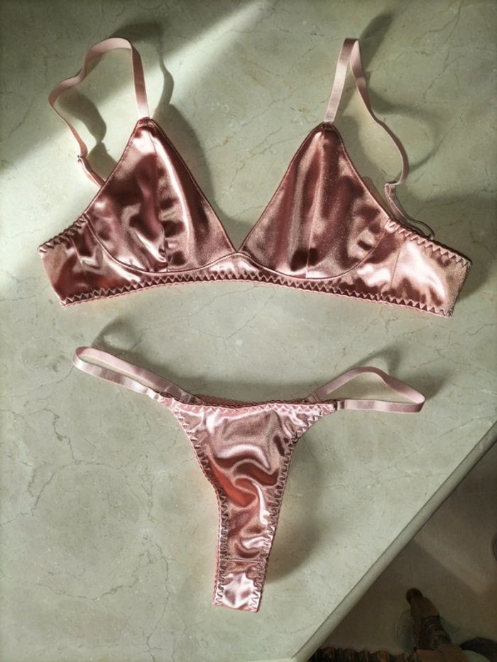 Ensemble lingerie rose saumon brillant - triangle et string