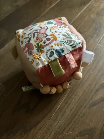 Cube activité fait main parfait état