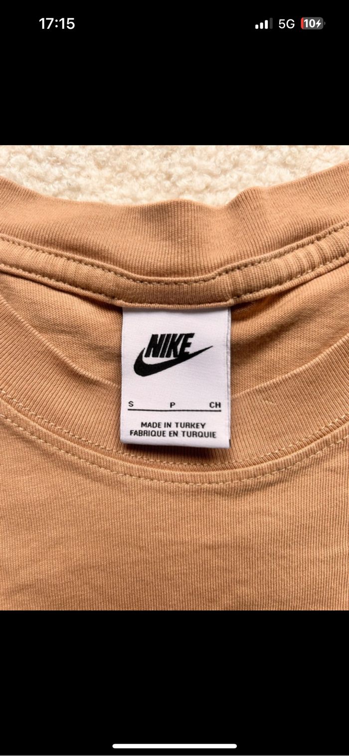T-shirt Nike vintage beige logo brodé Swoosh rouge - photo numéro 3