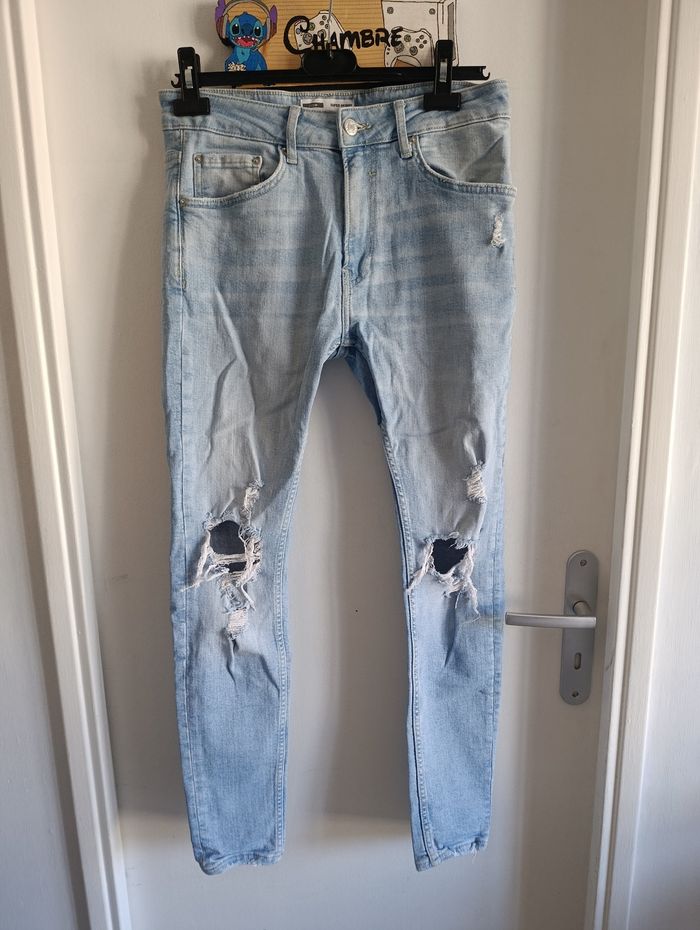 Jean Bershka troué - effet délavé tendance - photo numéro 1
