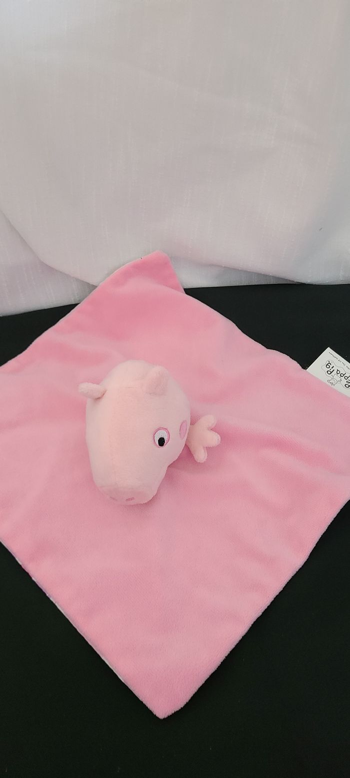 Cochon PEPPA PIG doudou plat rose